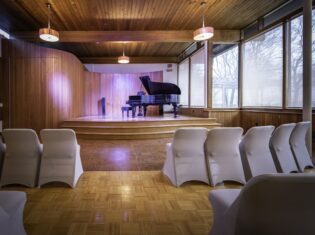acoustically lively recital space in the event hall