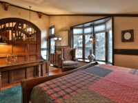 Ann Arbor B&B Stone Chalet Ramparts Room with a king bed