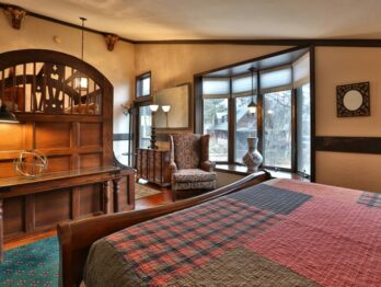 Ramparts Room, Stone Chalet Bed and Breakfast Inn and Event Center